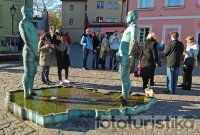 Lesser Town - Two bronze statues peeing into the water from artist David Černý